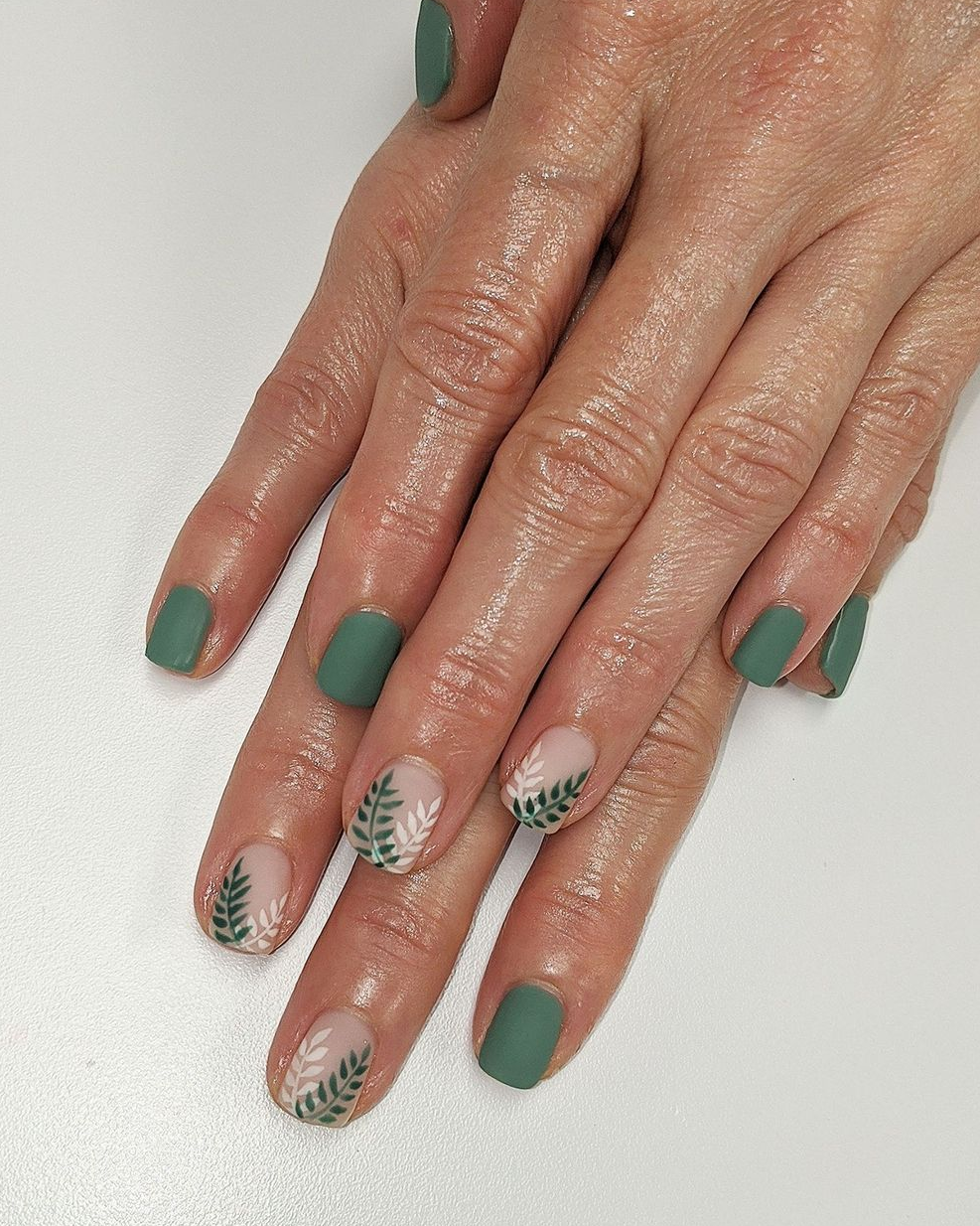 Ema V Beauty nail photo 2