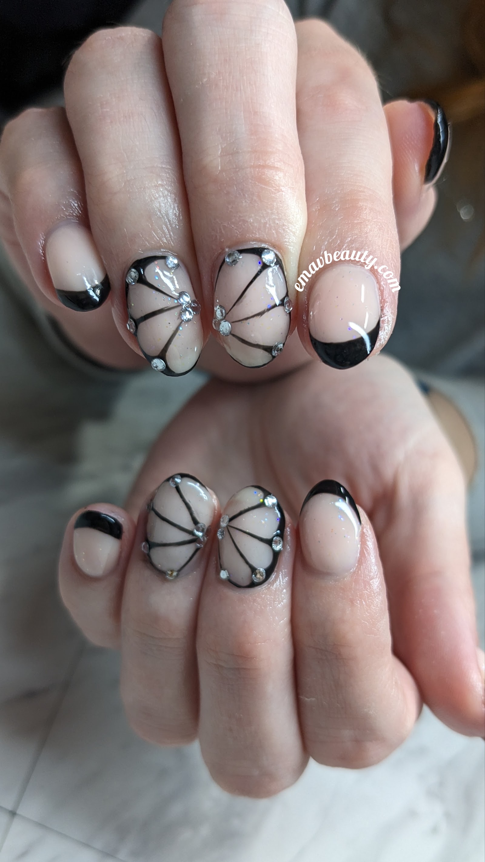 Ema V Beauty nail photo 5