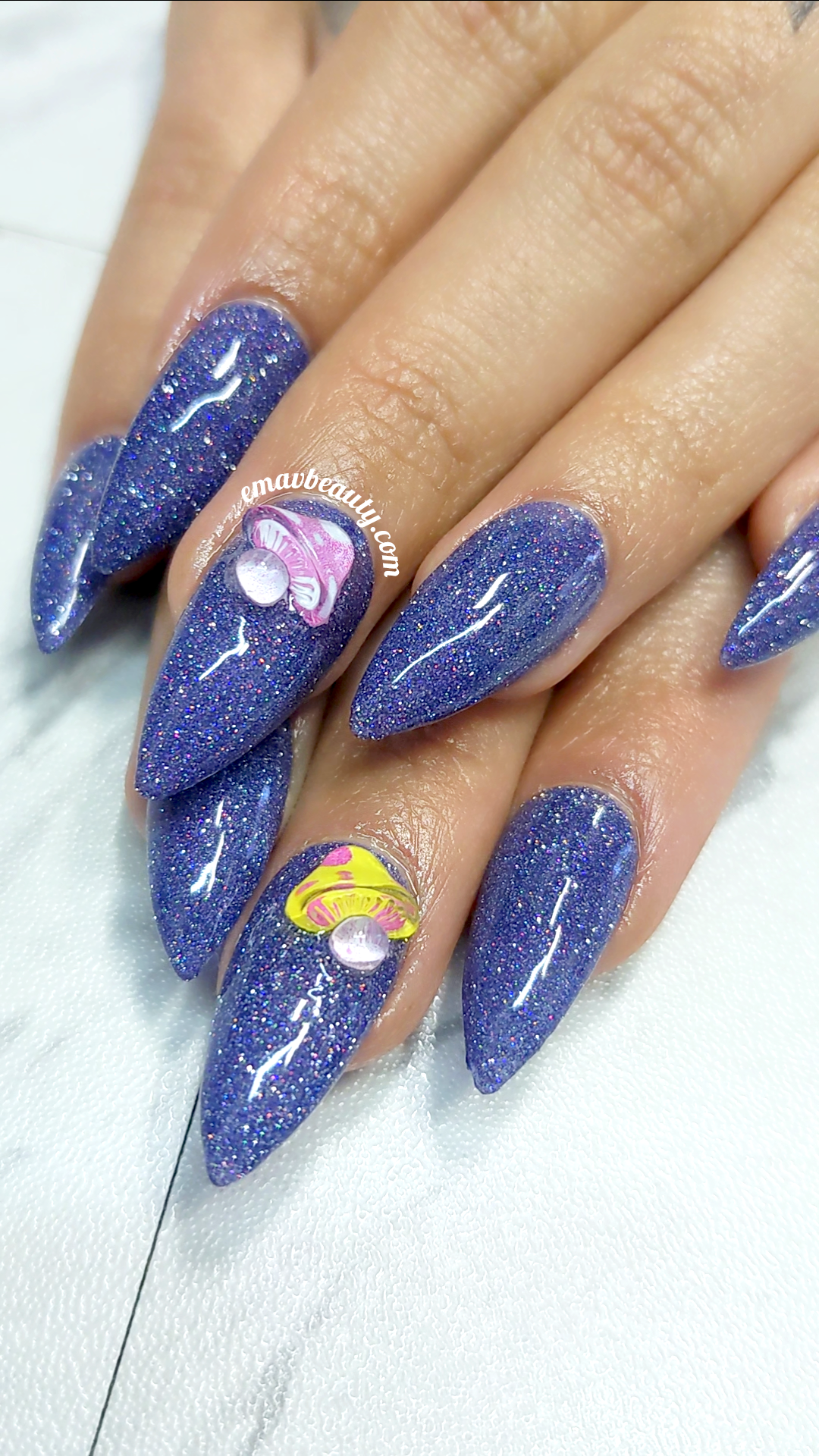 Ema V Beauty nail photo 7